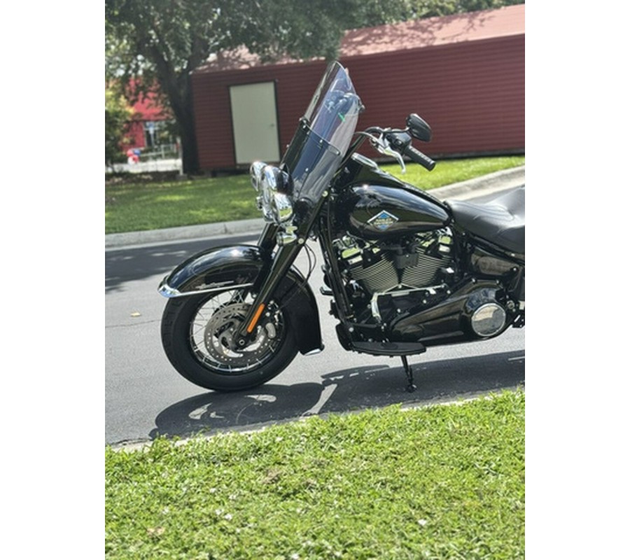 2025 Harley-Davidson Softail FLHC - Heritage Classic