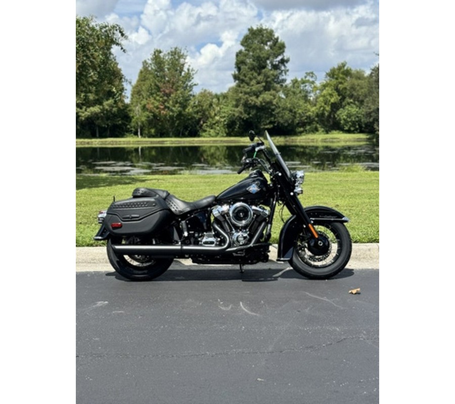 2025 Harley-Davidson Softail FLHC - Heritage Classic