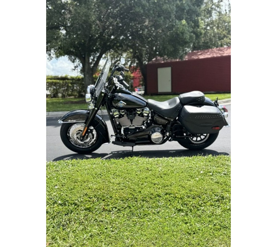 2025 Harley-Davidson Softail FLHC - Heritage Classic