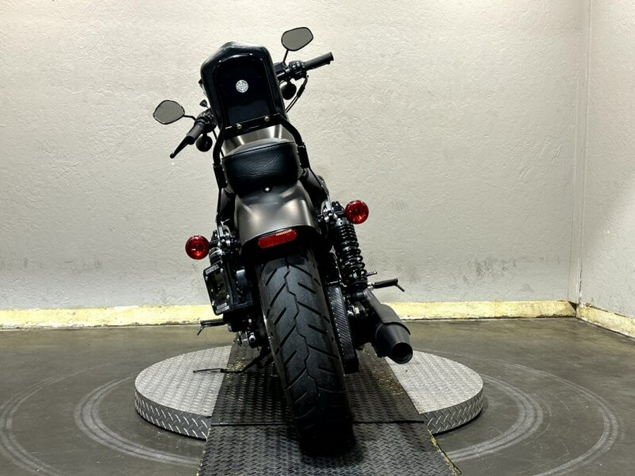 Harley-Davidson® Iron 883™ 2021 XL 883N 408018A RIVER ROCK GRAY DENIM