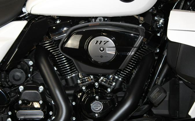 Harley-Davidson® Street Glide Limited 2026 White Onyx Pearl Black Trim
