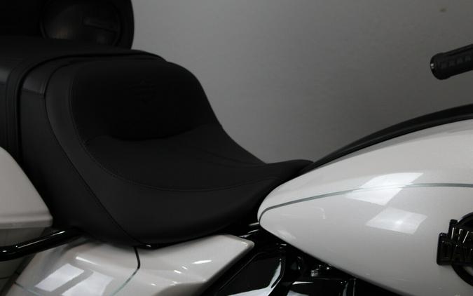 Harley-Davidson® Street Glide Limited 2026 White Onyx Pearl Black Trim