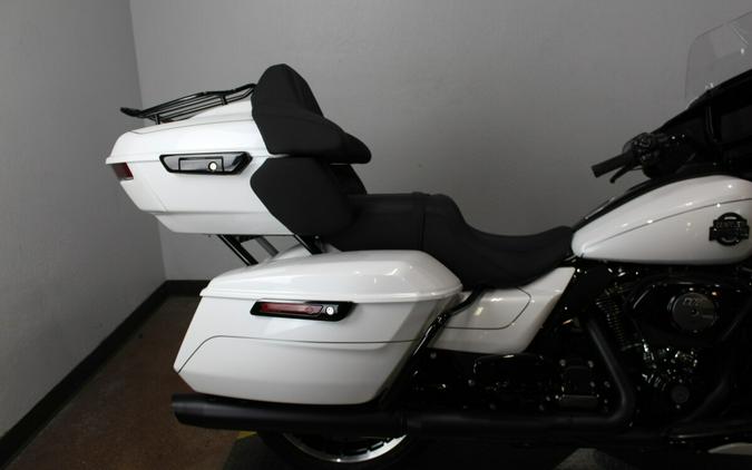 Harley-Davidson® Street Glide Limited 2026 White Onyx Pearl Black Trim