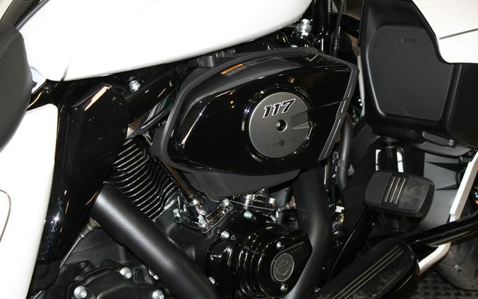 Harley-Davidson® Street Glide Limited 2026 White Onyx Pearl Black Trim