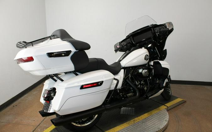 Harley-Davidson® Street Glide Limited 2026 White Onyx Pearl Black Trim