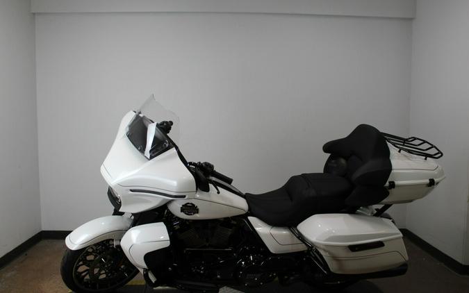 Harley-Davidson® Street Glide Limited 2026 White Onyx Pearl Black Trim