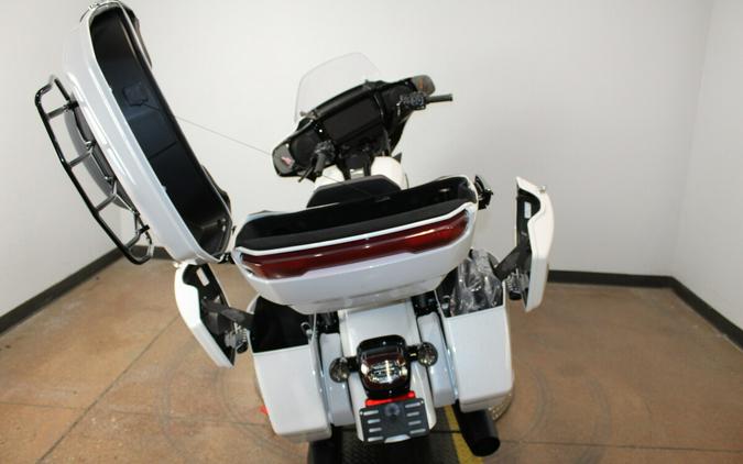 Harley-Davidson® Street Glide Limited 2026 White Onyx Pearl Black Trim