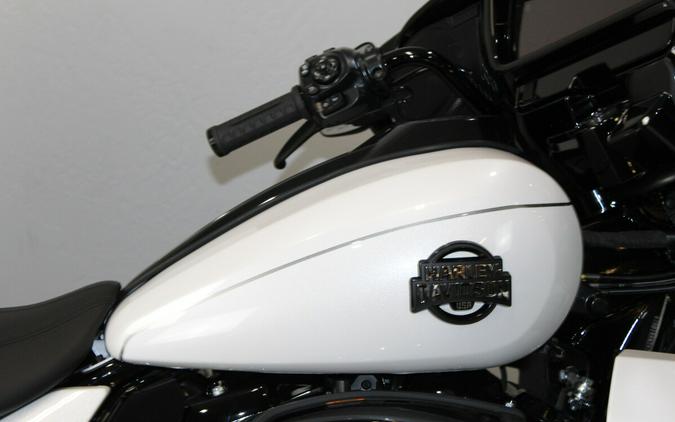 Harley-Davidson® Street Glide Limited 2026 White Onyx Pearl Black Trim