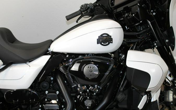 Harley-Davidson® Street Glide Limited 2026 White Onyx Pearl Black Trim