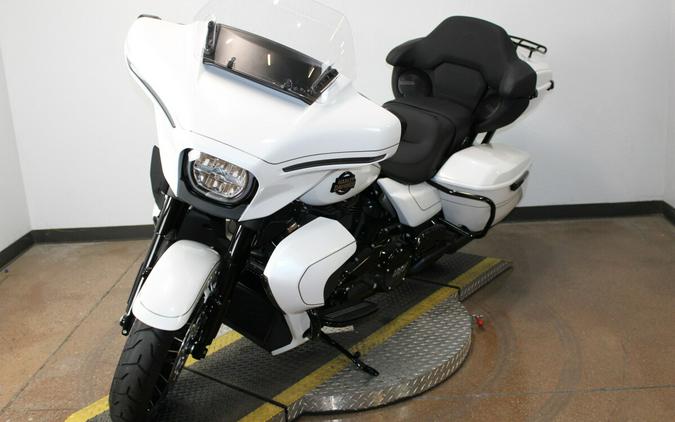 Harley-Davidson® Street Glide Limited 2026 White Onyx Pearl Black Trim