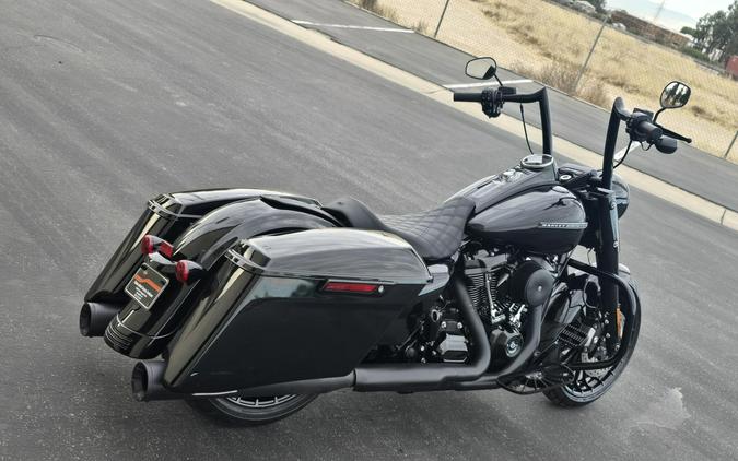 2017 Harley-Davidson® Road King® Special Vivid Black