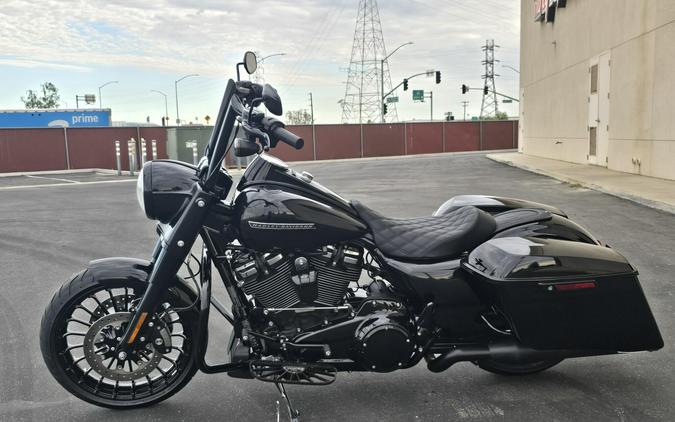 2017 Harley-Davidson® Road King® Special Vivid Black