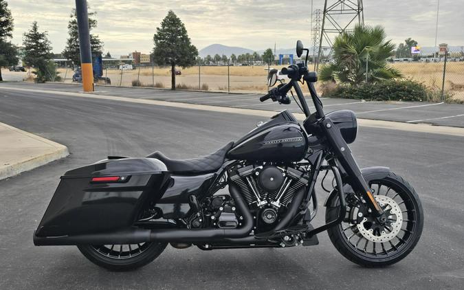 2017 Harley-Davidson® Road King® Special Vivid Black