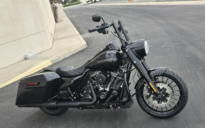 2017 Harley-Davidson® Road King® Special Vivid Black