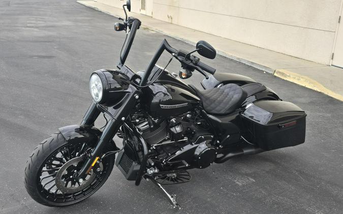 2017 Harley-Davidson® Road King® Special Vivid Black