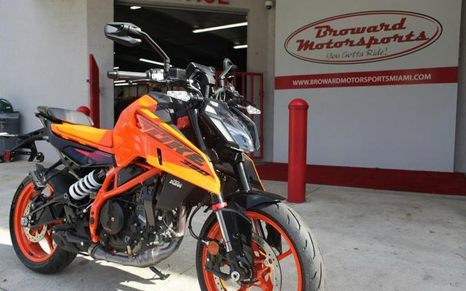 2024 KTM 390 DUKE, Orange - B.D.