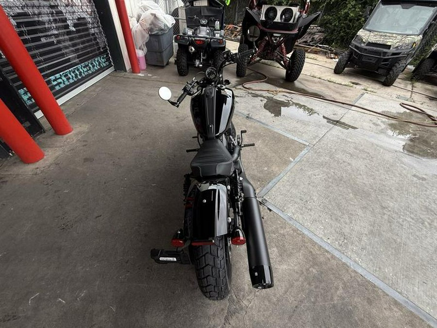 2025 Indian Motorcycle® Scout® Bobber Limited Black Metallic