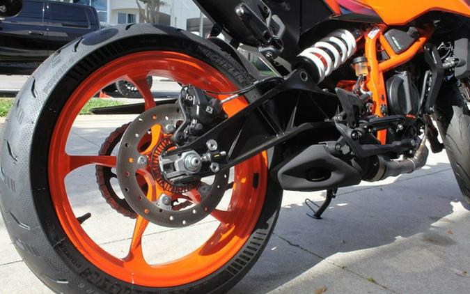 2024 KTM 390 DUKE, Orange - B.D.