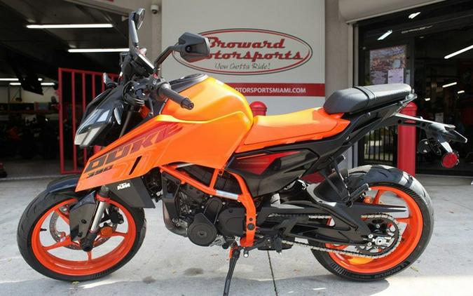 2024 KTM 390 DUKE, Orange - B.D.