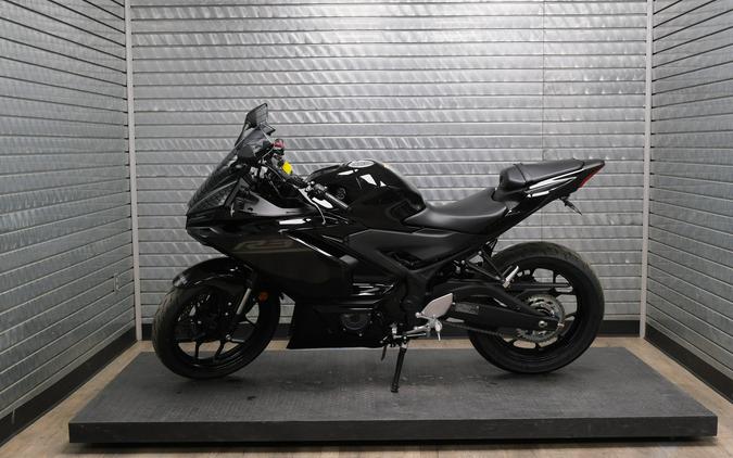 2026 YAMAHA YZFR3 ABS