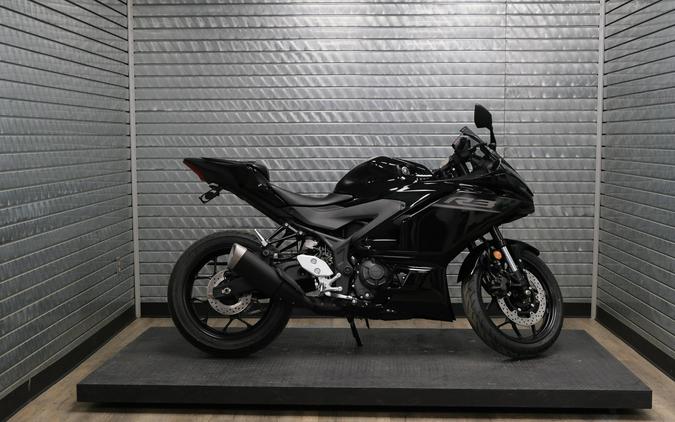 2026 YAMAHA YZFR3 ABS