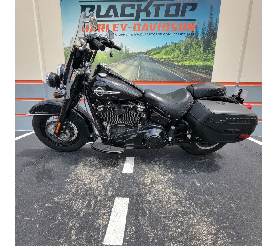 2019 Harley-Davidson Heritage Classic 114 BLACK W/PINSTRIPE