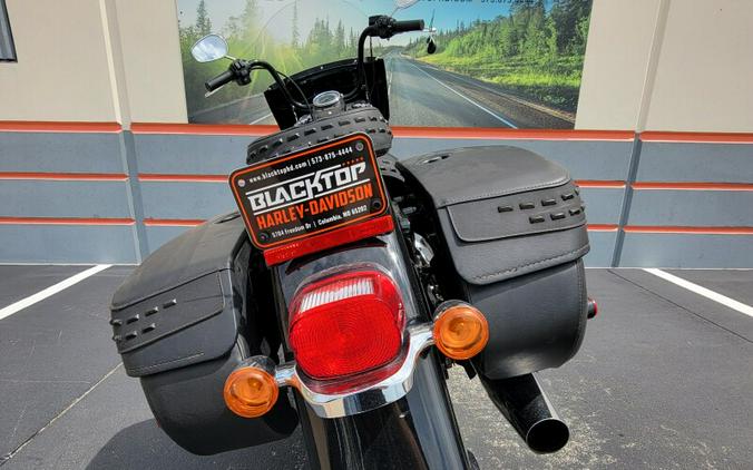 2019 Harley-Davidson Heritage Classic 114 BLACK W/PINSTRIPE