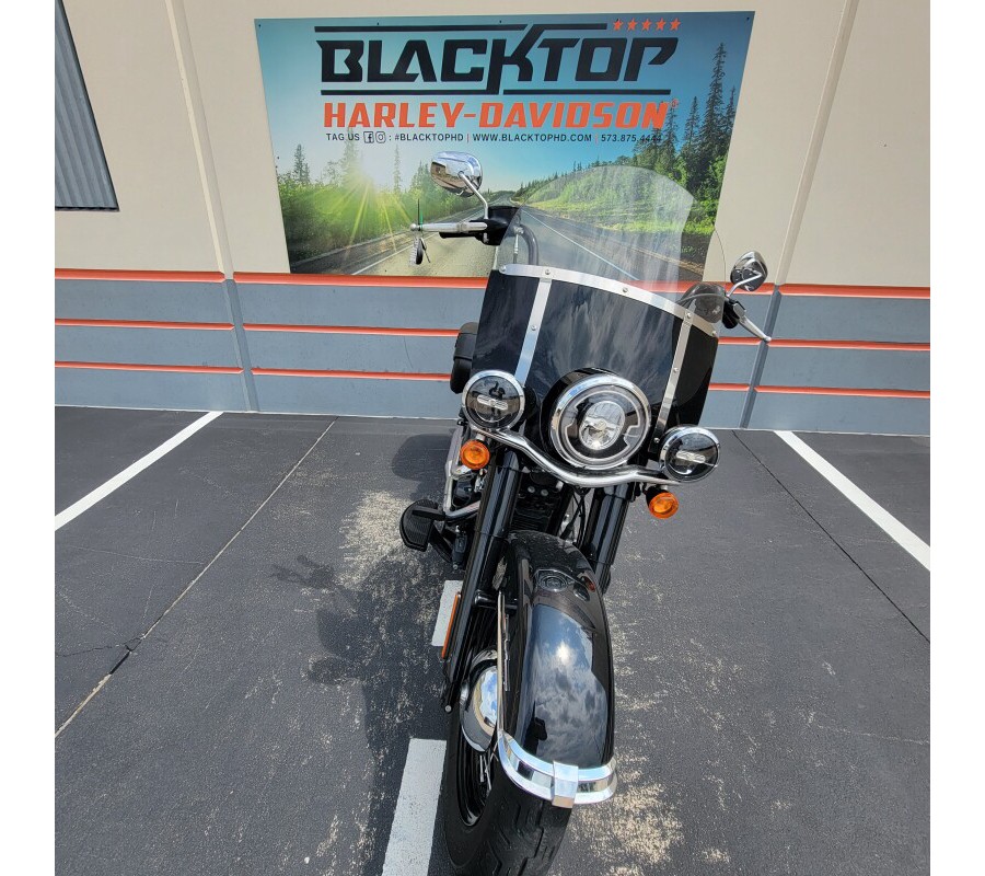 2019 Harley-Davidson Heritage Classic 114 BLACK W/PINSTRIPE