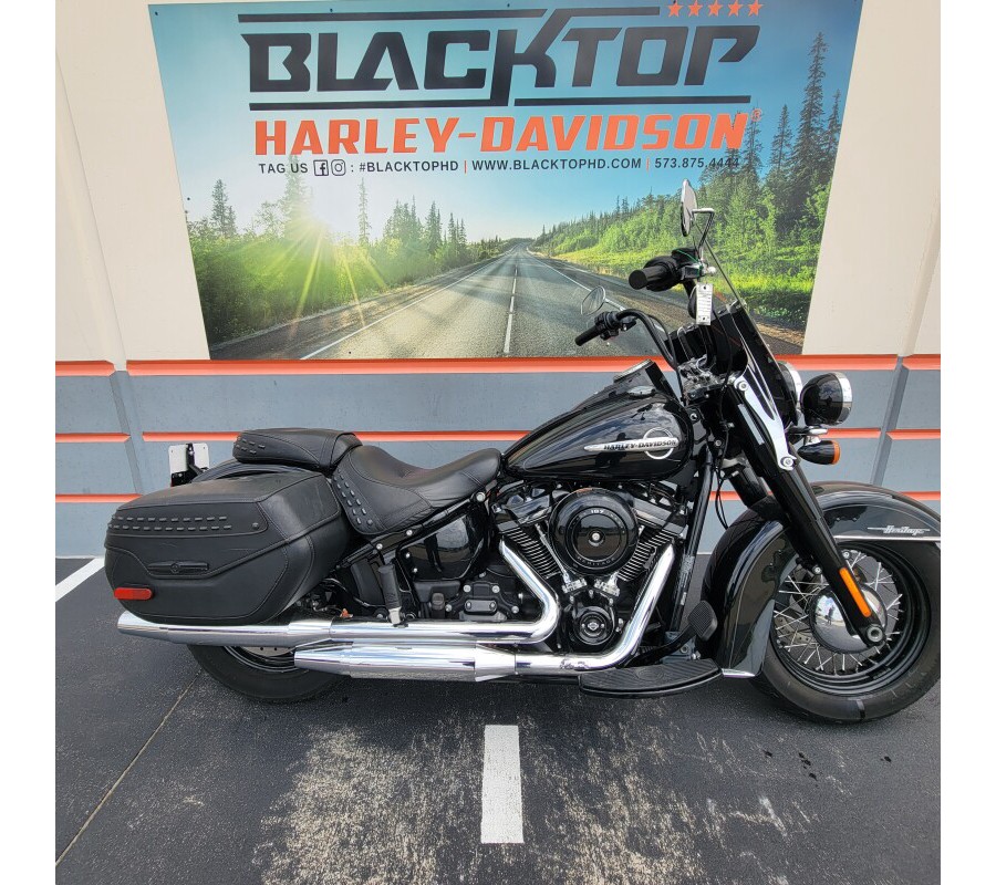 2019 Harley-Davidson Heritage Classic 114 BLACK W/PINSTRIPE
