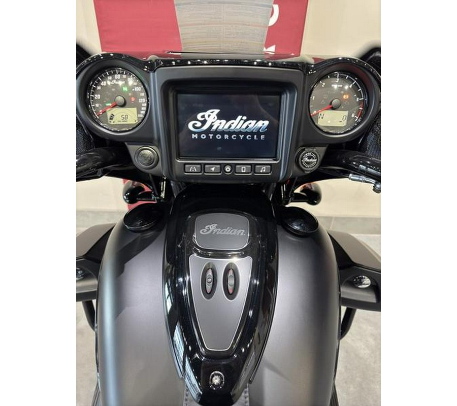 2024 Indian Motorcycle® Roadmaster® Dark Horse® w/Powerband Audio Package Black Smoke