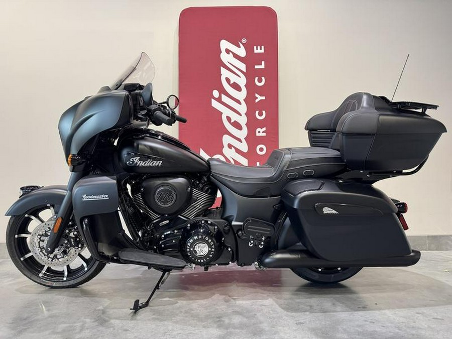 2024 Indian Motorcycle® Roadmaster® Dark Horse® w/Powerband Audio Package Black Smoke