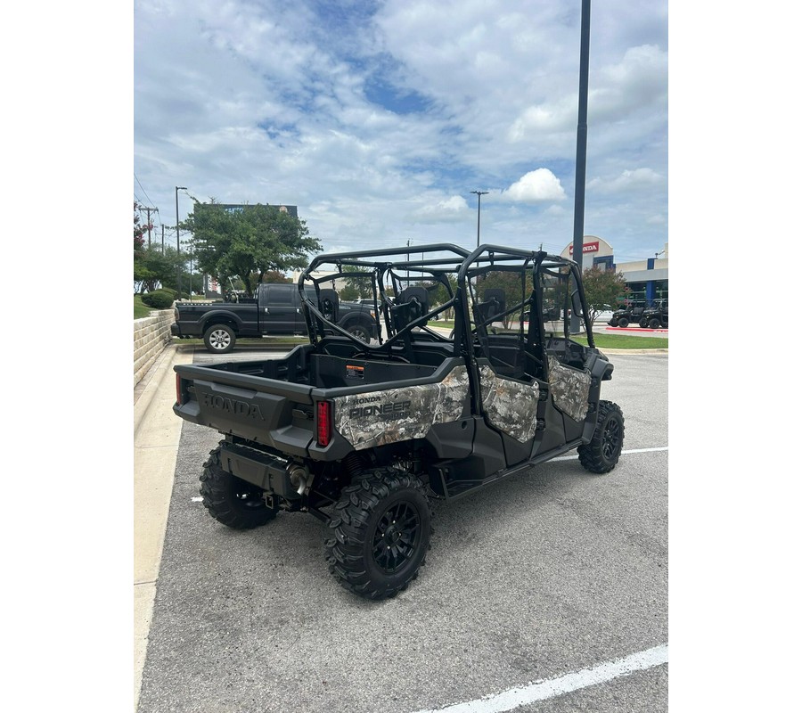 2025 Honda Pioneer 1000-6 Crew Deluxe