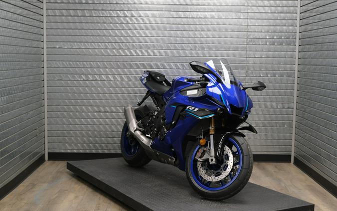 2026 YAMAHA YZF-R1