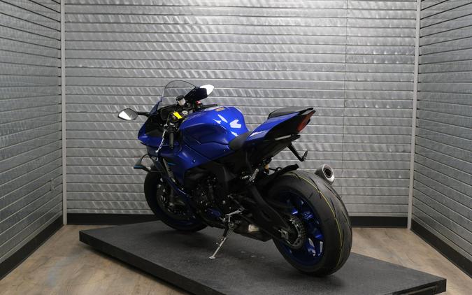 2026 YAMAHA YZF-R1