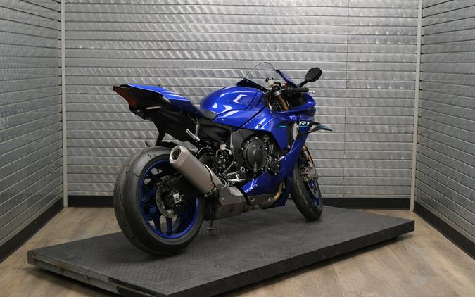 2026 YAMAHA YZF-R1