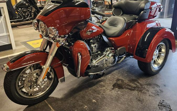 2024 Harley-Davidson Tri Glide Ultra FLHTCUTG RED ROCK/BLACK W/ PINST