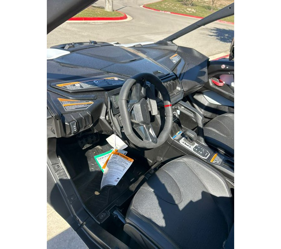 2025 Can-Am Maverick R MAX Base