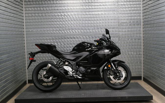 2026 YAMAHA YZFR3 ABS