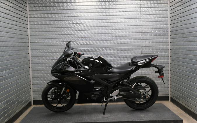 2026 YAMAHA YZFR3 ABS
