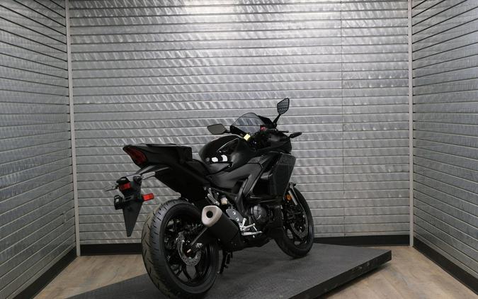 2026 YAMAHA YZFR3 ABS