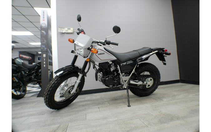 2026 TW200 - Yamaha