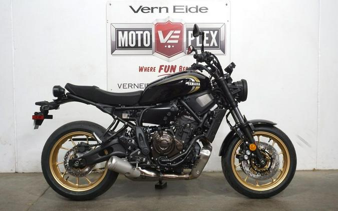 2022 Yamaha XSR700 Review [A Dozen Retro Fast Facts]