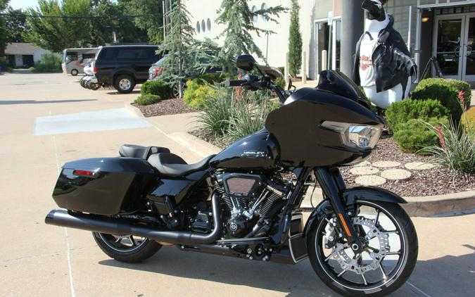 2025 Harley-Davidson Road Glide Vivid Black - Black Finish