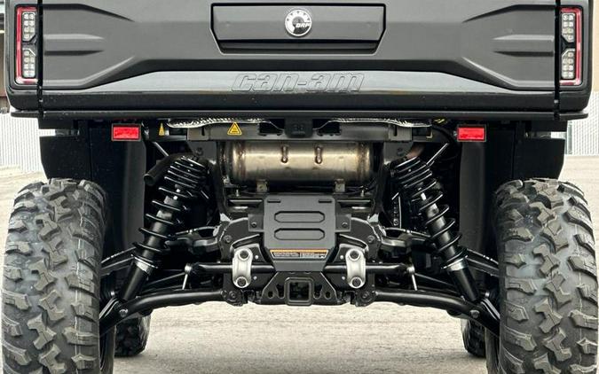 2026 Can-Am® SSV DEF XTCAB 65 HD11 BK HB 26 XT CAB HD11