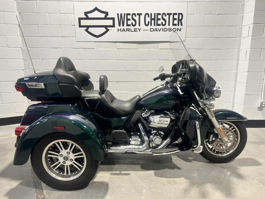 2021 Harley-Davidson® Tri Glide® Ultra Snake Venom FLHTCUTG