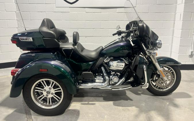 2021 Harley-Davidson® Tri Glide® Ultra Snake Venom FLHTCUTG