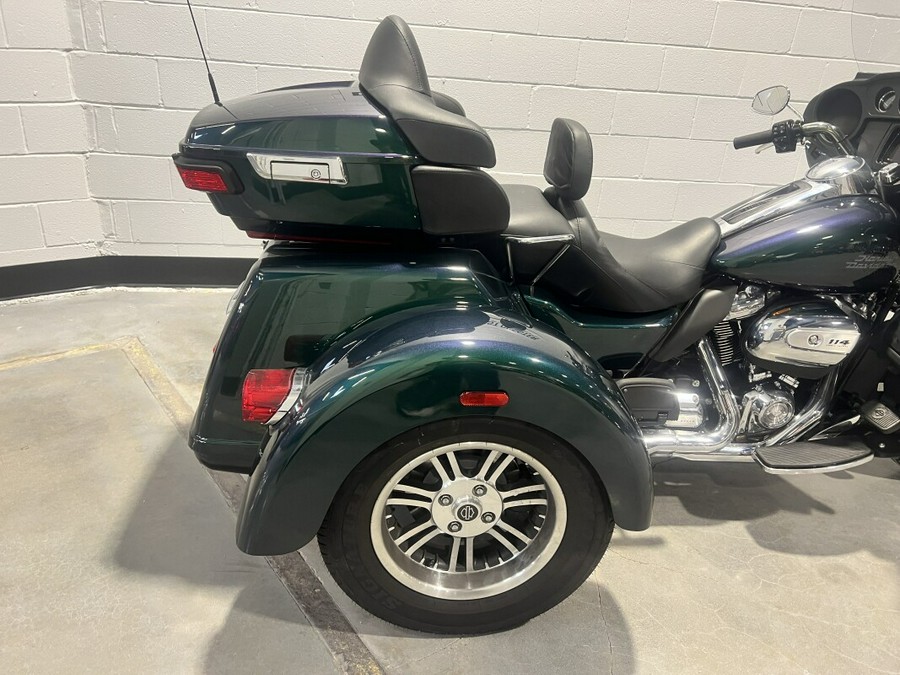 2021 Harley-Davidson® Tri Glide® Ultra Snake Venom FLHTCUTG