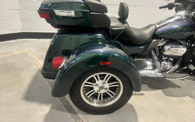 2021 Harley-Davidson® Tri Glide® Ultra Snake Venom FLHTCUTG