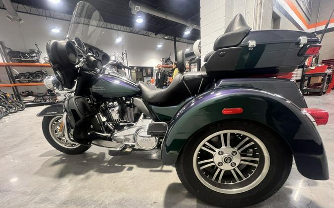 2021 Harley-Davidson® Tri Glide® Ultra Snake Venom FLHTCUTG