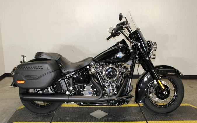 2025 Harley-Davidson® FLHC - Heritage Classic